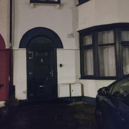 Home Away Barking Barking (Greater London) Exterior foto